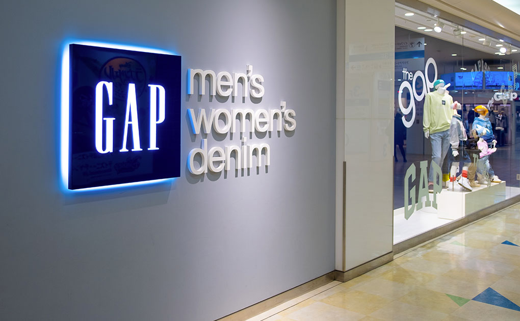 Gap, supply chain constraints weigh on third-quarter revenue. Stock plunges on Wall Street
